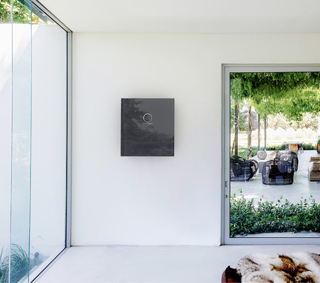 



Solarakkus stehen für einen Schritt innerhalb der Energiewende, das macht sie anfällig für umwelt- und klimapolitische Diskussionen.
