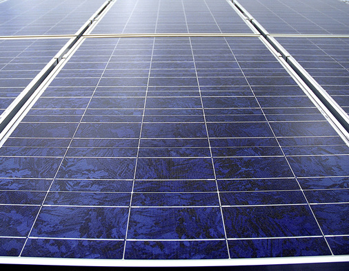 
Allein auf das System PV-Anlage bezogen schmälert der Solarakku den Klimanutzen, weil er die Energierücklaufzeit des Systems erhöht.




