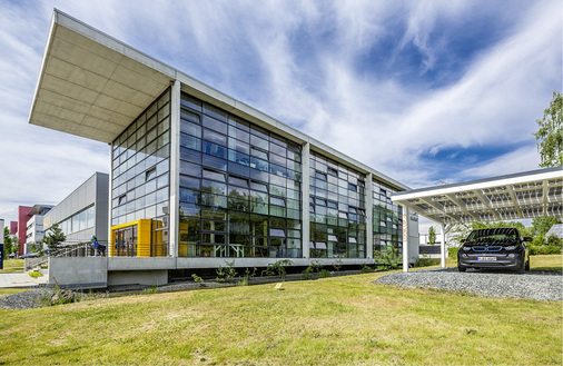 <p>
</p>

<p>
Der Firmensitz von Solarwatt in Dresden: Wie die Branche hat auch das Unternehmen vor ein paar Jahren selbst viel Lehrgeld bei der Photovoltaik zahlen müssen.
</p> - © Solarwatt GmbH

