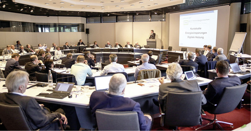 
Erster gemeinsamer Workshop: Knapp 70 Teilnehmer aus SHK-Handwerk und Heizungsindustrie berieten über die Möglichkeiten im Wärmemarkt. 



