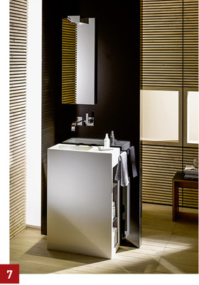 
Das Schattenspiel der Holzlamellen mindert den starken Kontrast und schafft einen besonderen Reiz.



