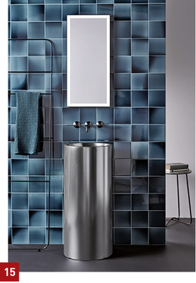 

Wie bewegtes Wasser wirken die unregelmäßig gefärbten Fliesen.





