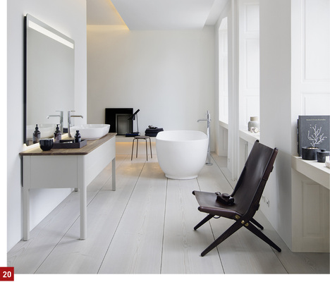 



Sanft wirkt mattes Weiß gepaart mit leichtem, hellem Grau.
