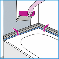 
Dichtband in Richtung Wanne herunterklappen und Verbundabdichtung auf Wand auftragen.
