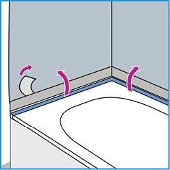 
Abdeckpapier auf der Rückseite des Dichtbandes abziehen und auf getrocknete Verbundabdichtung aufkleben. Das Dichtband plan ohne Lufteinschluss auf Abdichtung aufbringen.
