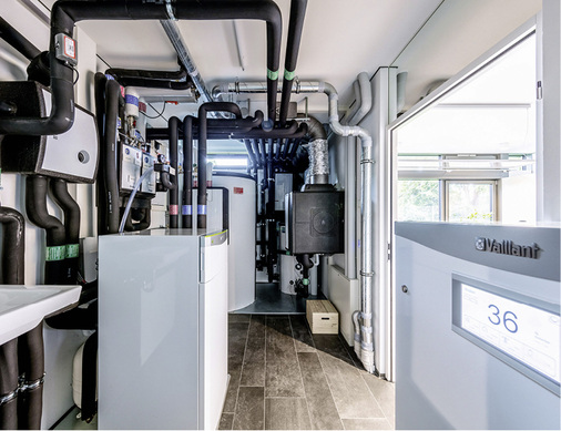 
Das Energiemanagement bildet die Klammer, die alle Komponenten zusammenfasst und die jeweiligen Stärken für die größtmögliche Energieeffizienz bündelt.



