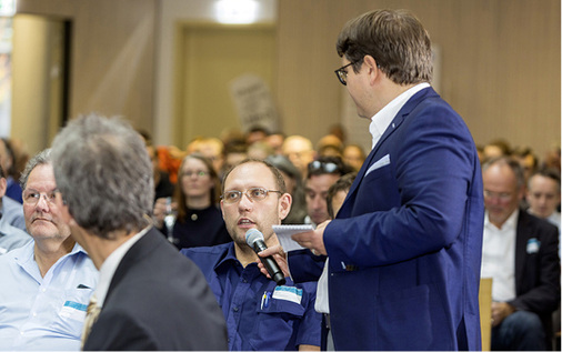 
Im Dialog: SBZ-Chefredakteur Dennis Jäger mit Frank Selg (Mitte).



