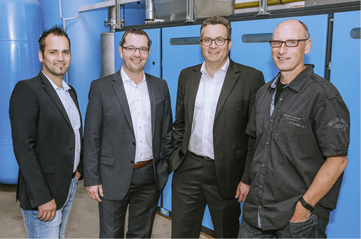 
Solide Planungsleistung (v. l.): Thomas Fust, Außendienst Buderus, Guido Frei, Leiter der Münchner Niederlassung, Dr.-Ing. Carsten Brockmann, Geschäftsführer von Kunststofftechnik Bernt, Dirk Holtze, technischer Berater im Außendienst, Buderus. 



