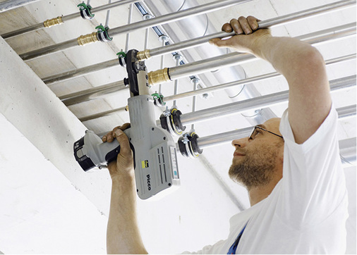 
Erkenntnisse für die Installationspraxis: Klare Netzstrukturen, geringe Rohrleitungsvolumen und hohe Strömungsgeschwindigkeiten unterstützen die Erhaltung der Hygiene in Trinkwasserverteilungen.



