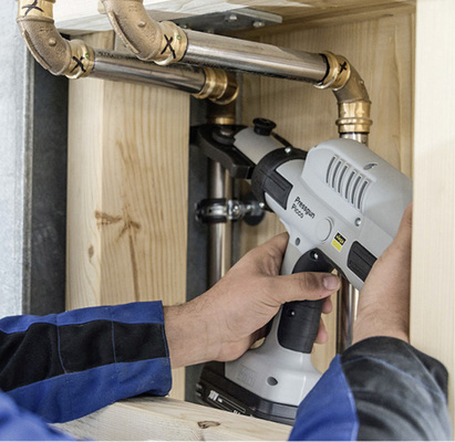 
Über drei Kilometer Edelstahlrohre mit „Sanpress“-Pressverbinder aus Rotguss von Viega wurden in der Apassionata World installiert.



