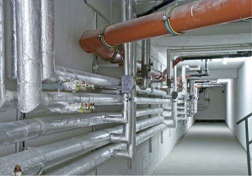 
Der teilunterkellerte Bereich mit Kellerverteilleitung verläuft entlang der Küstenlinie.



