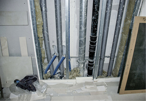 
Steigeleitungen mit Lüftung und Abwasser sowie Alu-Verbundrohren von Multitubo systems.



