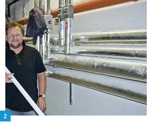 
2 Michael Rabe-Köhn, Inhaber der Rabe Heizung-Sanitär-Umwelttechnik Service GmbH, ist von der Flexibilität der Produkte von Multitubo systems überzeugt.



