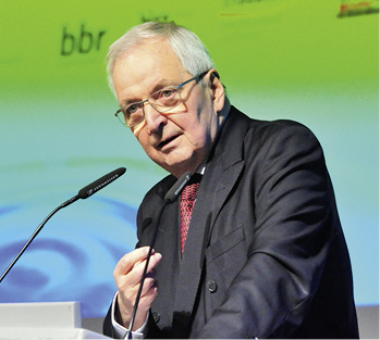 
Umweltminister a. D., Prof. Dr. Dr. Klaus Töpfer: „Die Energiewende ist bisher eine Mogelpackung.“




