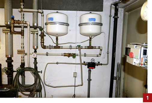 
Jede Abweichung von den allgemein anerkannten Regeln der Technik ist im Sinne einer Gefährdungsanalyse als Mangel anzusehen und zu bewerten.



