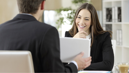 



Der Kunde kauft, wenn er dem Verkäufer vertraut. Um sein Vertrauen zu gewinnen, muss man zuerst an sich selbst arbeiten.
