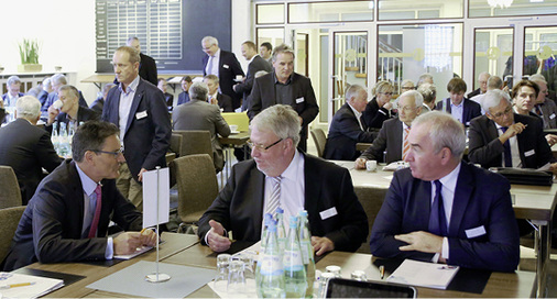 
SHK-Handwerk und Ölwirtschaft (v.r.): Hauptgeschäftsführer Andreas Müller und Präsident Friedrich Budde (beide ZVSHK) sowie IWO-Geschäftsführer Adrian Willig plädierten für Technologieoffenheit im Wärmemarkt.



