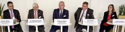 <p>
Die Podiumsdiskussion zeigte wichtige anstehende Etappen auf: den Modernisierungsstau auflösen, die Wärmewende zum Erfolg führen, attraktive, langfristige Anreize für Investoren schaffen. 
</p>

<p>
</p> - © SBZ

