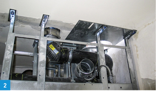 
2 Deckendurchbruch mit verlorener Schalung und Brandschutzmanschetten.



