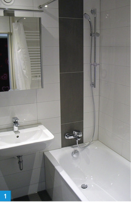 
1 Neues Badezimmer mit Badewanne.



