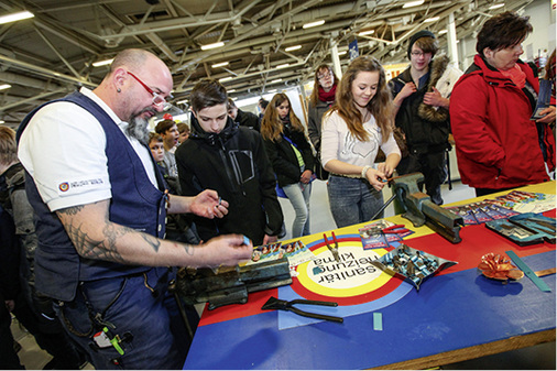 



Auf der bautec in Berlin ist auch die SHK-Branche vertreten und wirbt im Karrierecenter Bau um Nachwuchs.
