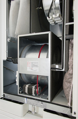 <p>
Zentrales Wohnungslüftungsgerät mit einem Rotor als Wärmeübertrager und zur Rückgewinnung von Luftfeuchtigkeit bei zu trockener Außenluft (Systemair, VR 400 DCV/DE, wandhängend).
</p>

<p>
</p> - © Bild Systemair

