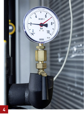 
Bei den „neuen Kältemitteln“ wird ein geringeres Ozon-Abbaupotenzial erkauft durch brennbare, extrem toxische oder unter sehr hohem Druck stehende Kältemittel.
