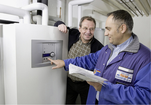 
Von großer Bedeutung für die Effizienz von Wärmepumpen sind die fachgerechte Einstellung der Regelung (insbesondere die der Heizkurve) und die richtige Bedienung durch den Nutzer.



