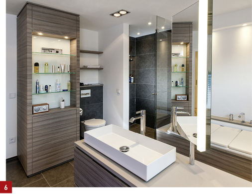 
Vom Waschplatz aus kann man mit Personen in der Wanne, auf der Liegeauflage, der seitlichen Bank oder in der Dusche kommunizieren. 



