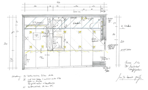 
Ein DG-Bad mit Doppelwaschtisch und Sitzfläche im Duschbereich.



