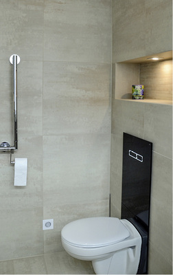 
Der WC-Platz kombiniert Technik in Form einer Höhenverstellung und Design. Abgerundet mit Nachtlicht und Griffelement.



