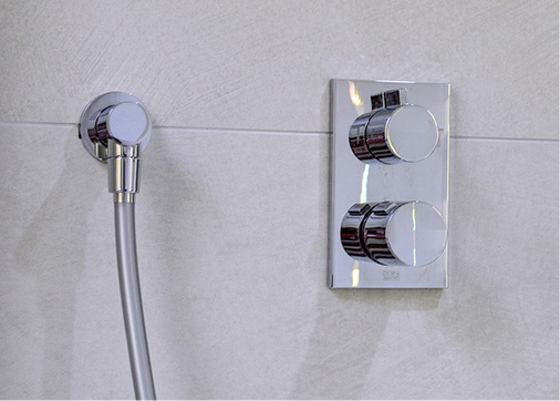 
Komfort im Detail: Ein Thermostat für zwei Ausgänge und einfache Bedienung.



