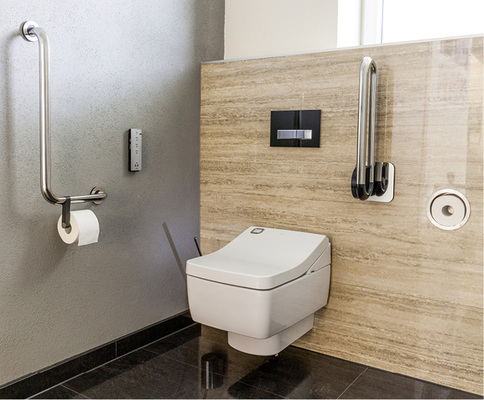 
Der neue Showroom zeigt die alltagstaugliche Kombination Barrierefreiheit plus Dusch-WC.



