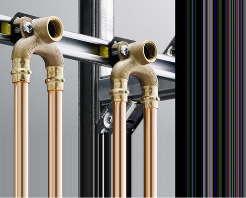 
Schlank dimensionierte, durchgeschliffene innen liegende Ringleitungen oder Reihenleitungen sind ein entscheidender planerischer Beitrag zum Erhalt der Trinkwassergüte.



