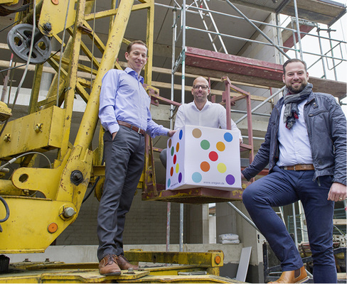 



Machen sich stark für das Konzept „Region plus X“ (von links): Mark und Nils Becker (Geschäftsführer der Gebr. Becker) mit Heiko Böddeker (Gesellschaft für Wirtschaftsförderung im Kreis Höxter).
