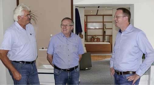 <p>
Sie arbeiteten über Monate hinweg gemeinsam an der Zukunft des SHK-Handwerksbetriebs (von links): der Unternehmenscoach Hermann-J. Kreitmeir, Franz Bahlmann und Stefan Bahlmann.
</p>

<p>
</p> - © Bild SBZ

