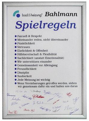 
Die Spielregeln wurden gemeinsam erarbeitet und ihre Einhaltung per Unterschrift zugesichert.



