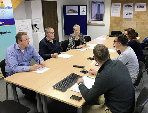 
Ein wichtiger Baustein in der neuen Unternehmenskultur ist der intensive Austausch im Team, Stichwort: Transparenz.



