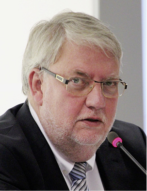 
ZVSHK-Präsident Friedrich Budde: „Im Jahr 2017 berichtete fast jeder zweite Innungsbetrieb über offene Stellen.“




