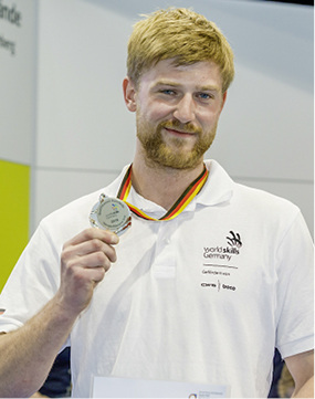 
Benno Uhlmann (Karlstadt) hat sich für den Handwerkerwettbewerb Euroskills (Budapest) qualifiziert.



