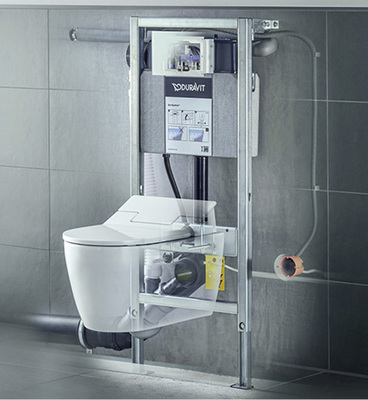 
Das DuraSystem von Duravit ist für WC, Urinal, Waschtisch und Bidet erhältlich. Vor der Wand bietet es optisch wie haptisch ansprechende Betätigungsplatten.



