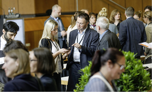 



Unter dem Motto „Gesund leben und arbeiten“ wird in Filderstadt bei Stuttgart über betriebliche Prävention informiert und diskutiert.
