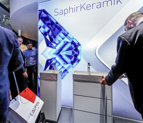 <p>
2013 stellte Laufen auf der ISH in Frankfurt seine neuartige Saphirkeramik erstmals dem SHK-Fachpublikum vor und stieß damit auf reges Interesse.
</p>

<p>
</p> - © Laufen

