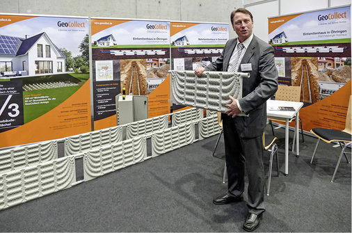 
Wer die eher komplexe Qualitätssicherung bei Erdwärmesonden umgehen will, kann auf ein breites Programm an Absorbern für den bodennahen Einbau zurückgreifen.



