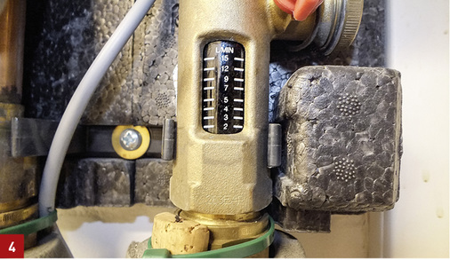 
Im Tacco-Setter ist zu erkennen, dass das Fluid schwarz und damit zerstört ist.



