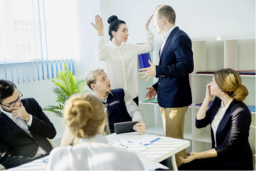 



Kommt es zu privaten oder geschäftlichen Meinungsverschiedenheiten, sollten diese möglichst nicht vor den Mitarbeitern ausgetragen werden.
