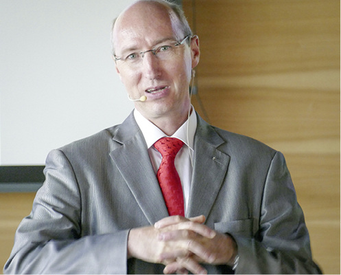 



Die Situation beurteilte Prof. Dr. Alexander Neumann als „dramatisch“ für das mittelständische Handwerk.
