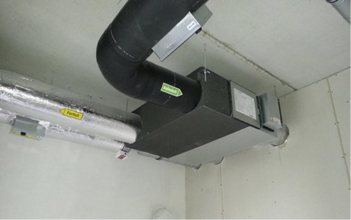 
Montagebeispiel: Dezentrale Lüftungssysteme sorgen für den erforderlichen Frischluftanteil.



