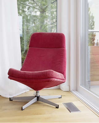 
Durch ansprechende Design-Abdeckgitter aus Edelstahl strömt die frische Zuluft ohne Zugerscheinungen in die Wohnräume.



