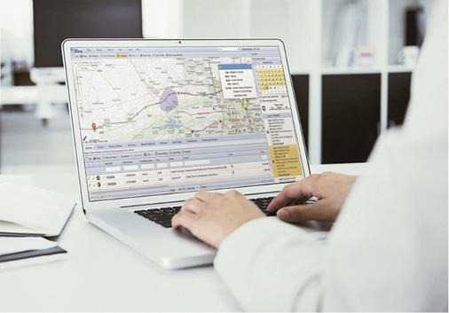 <p>
In der Zentrale werden alle relevanten Positions- und Fahrzeugdaten angezeigt, wie Fahrtrichtung, Geschwindigkeit, Entfernung zum Einsatzort, Standzeiten, Ankunftszeiten etc.
</p> 
In der Zentrale werden alle relevanten Positions- und Fahrzeugdaten angezeigt, wie Fahrtrichtung, Geschwindigkeit, Entfernung zum Einsatzort, Standzeiten, Ankunftszeiten etc.